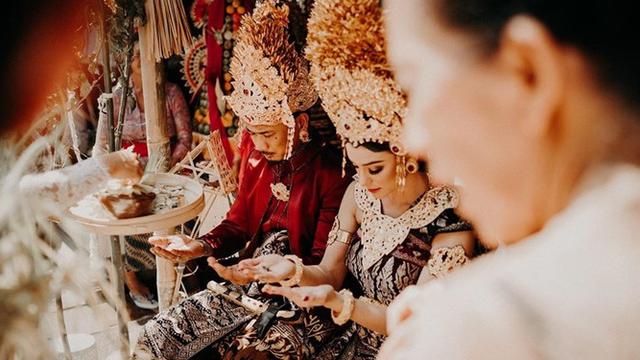 7 Potret Jerinx dan Nora Alexandra Philip Saat Lakukan Upacara Pernikahan Adat Bali