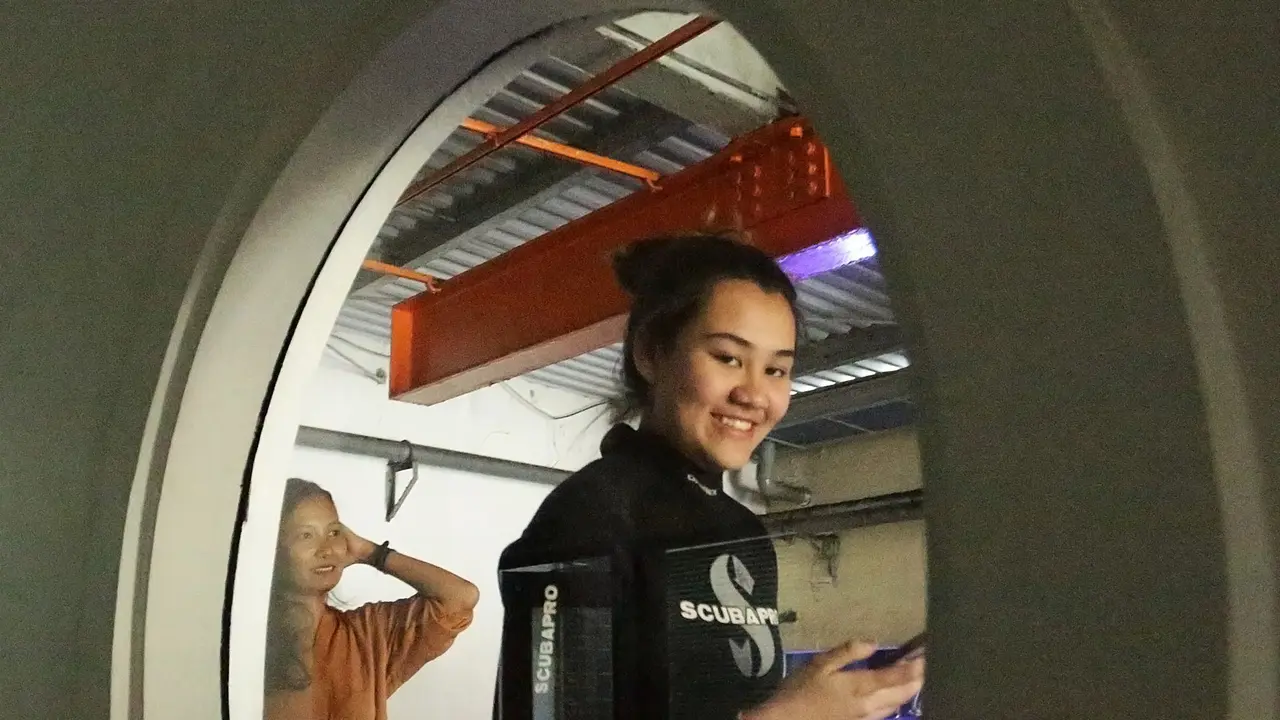 Jadi Paskibra, Aaliyah Massaid Tertantang Kibarkan Bendera di Bawah Air