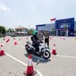 Ujian SIM di Surabaya tak lagi menggunakan angka 8 dan zig zag. (Dian Kurniawan/Liputan6.com)