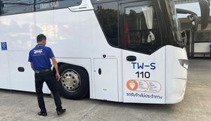 Nopare Sonrit adalah orang di balik kemudi bus Timnas Indonesia U-22 selama berlaga di Grup C SEA Games 2025. (Bola.com/Bagaskara Lazuardi)