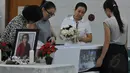 Kesedihan tampak menyelimuti sejumlah kerabat yang datang melayat di rumah duka RSPAD, Jakarta, (4/9/14). (Liputan6.com/Johan Tallo)