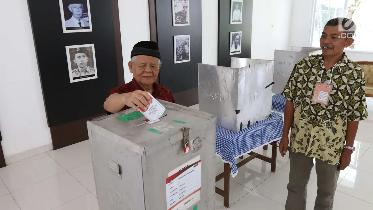 Warga Mencoblos di Museum Juang Taruna Kota tangerang