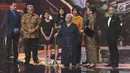 Pemeran dan penulis skenario Indonesia, Tatiek Maliyati memberikan kata sambutan atas penghargaan Lifetime Achiement pada ajang penghargaan Festival Film Bandung 2017 di Studio 6 Emtek, Jakarta, Minggu (22/10). (Liputan6.com/Helmi Afandi)