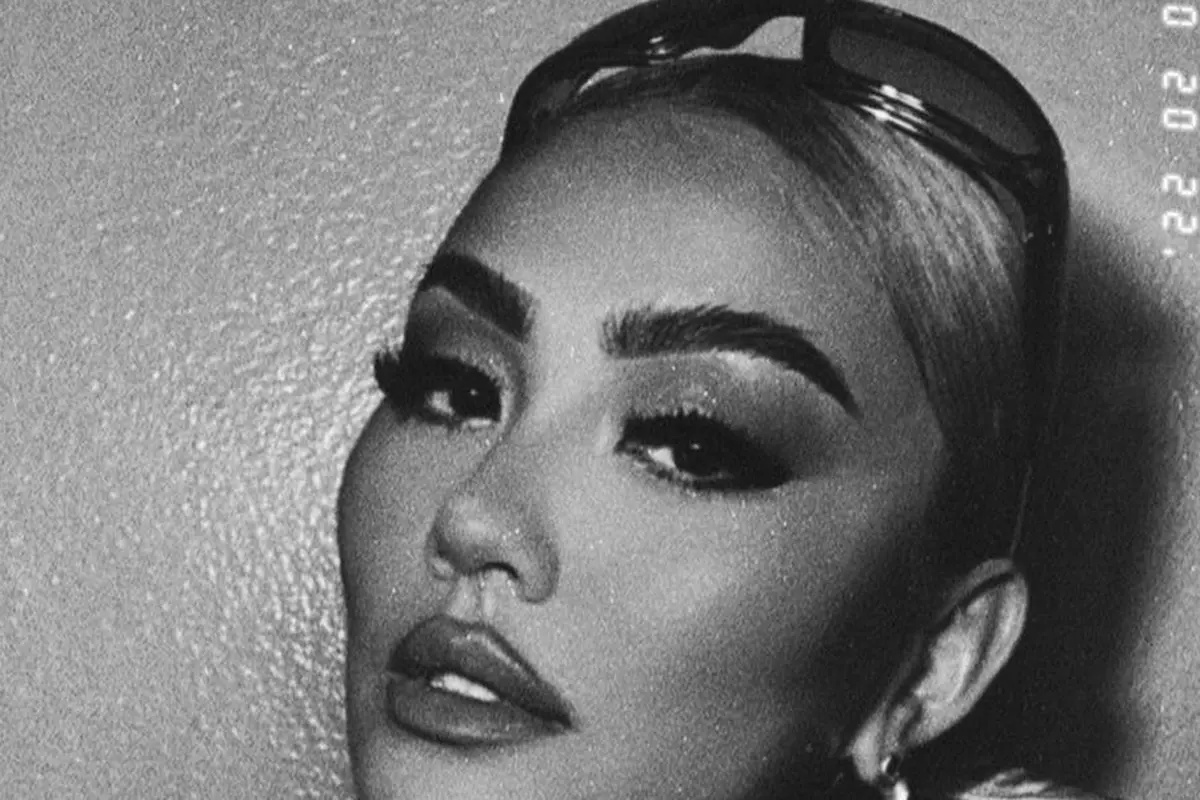 Potret Agnez Mo dengan Makeup Full Lip yang Dikira Operasi Plastik