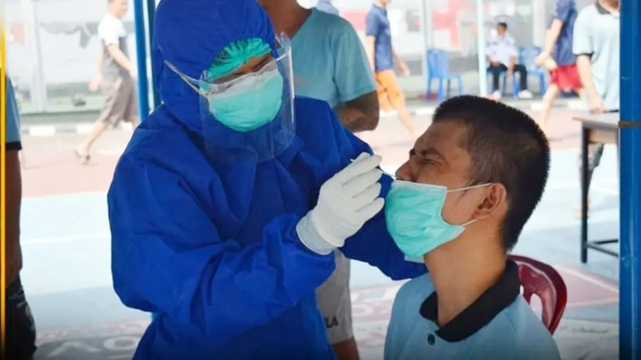 Warga binaan di Lapas Pekanbaru menjalani tes swab Covid-19 beberapa waktu lalu.