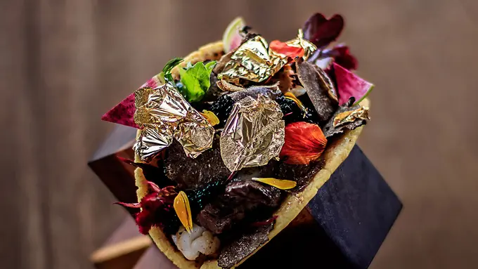 [Bintang] Kira-kira Terbuat dari Apa Ya Taco Seharga Rp372 Juta Ini?