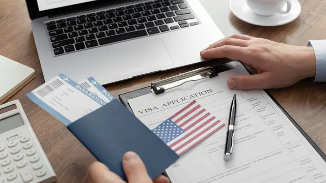 Wajib Tahu Hal Pertama Ini Sebelum Kirim Lamaran ke Luar Ngeri (photo by freepik)