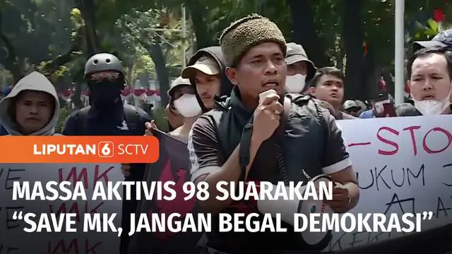 Selain di depan Gedung DPR unjuk rasa juga dilakukan di depan Gedung MK yang hendak mengawal putusan MK. Massa gabungan terdiri dari forum Guru Besar, Akademisi Pro Demokrasi, masyarakat sipil, dan Aktivis 98.