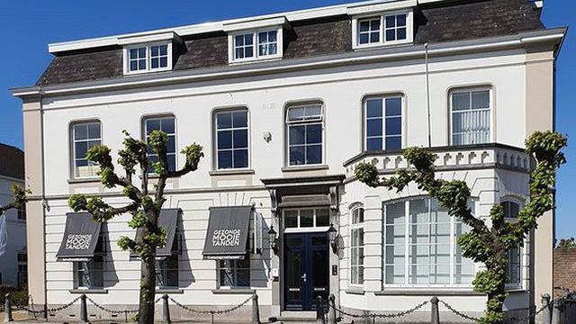 6 Potret Rumah Laurens Ayah Angkat Syahrini di Belanda, Serba Putih