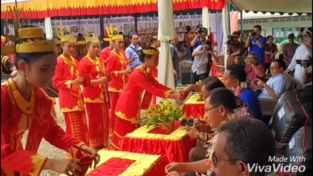 Tradisi Menginang dan Memuliakan Tamu Orang Nias