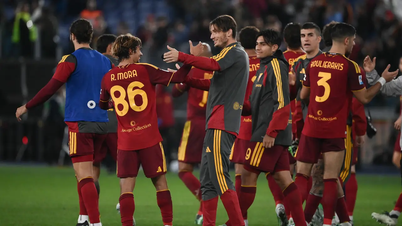 Selebrasi pemain Roma ketika melawan Cagliari