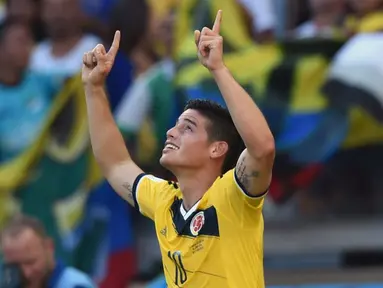 James Rodriguez merayakan golnya dengan selebrasi menatap langit saat Kolombia bertemu Yunani, Mineirao Arena, Belo Horizonte, Brasil (14/06/2014) (AFP PHOTO/PEDRO UGARTE)