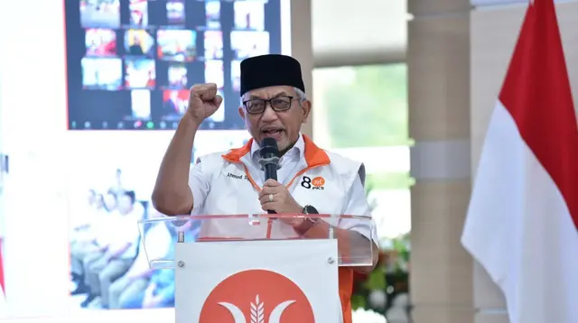 Presiden PKS Ahmad Syaikhu di aula DPTP PKS, Jakarta, Minggu (7/4/2024). (Liputan6.com/Delvira Hutabarat)