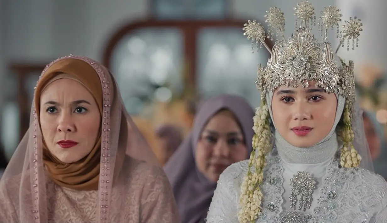Film ini dibintangi oleh para aktor dan aktris ternama. Tissa Biani memerankan tokoh Norma Risma wanita yang harus menghadapi kenyataan pahit akibat pengkhianatan tersebut. Wulan Guritno berperan sebagai Rihanah yaitu ibu Norma yang terlibat perselingkuhan dengan menantunya. Serta Yusuf Mahardika berperan sebagai Rozy suami Norma yang berselingkuh. (Liputan6.com/IG/@tissabiani)