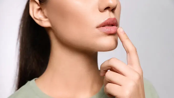 Tips Mengatasi Bibir yang Kering dan Pecah biar Tetap Segar dan Cantik Selama Puasa