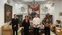 Ketua Umum DPP PDI Perjuangan (PDIP) Megawati Soekarnoputri menerima kedatangan calon wali kota Solo yang juga putra Presiden Joko Widodo (Jokowi), Gibran Rakabuming Raka di kediamannya di Jalan Teuku Umar,