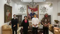 Ketua Umum DPP PDI Perjuangan (PDIP) Megawati Soekarnoputri menerima kedatangan calon wali kota Solo yang juga putra Presiden Joko Widodo (Jokowi), Gibran Rakabuming Raka di kediamannya di Jalan Teuku Umar,