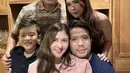 Jessica tampil dengan riasan natural. Dikabarkan ia pun tengah hamil dengan usia kandungan 2,5 bulan. [@jesicamila03]