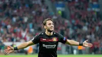 Memperkuat Bayer Leverkusen sejak Juli 2014, Calhanoglu mencatatkan 28 gol dan 29 assist dari 115 penampilan bersama klub yang bermarkas di Bay Arena tersebut. (AFP/Patrik Stollarz)
