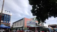 Orang tua siswa SD di Padang berunjuk rasa tolak wajib vaksinasi. (Liputan6.com/ Novia Harlina)