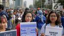 Massa yang tergabung dalam Aliansi Masyarakat Sipil untuk Keadilan dan Demokrasi menggelar aksi saat car free day (CFD) di kawasan Bundaran HI, Jakarta, Minggu (15/9/2019). Massa mengatakan RUU KUHP berpotensi digunakan untuk mengkriminalisasi korban kekerasan seksual. (Liputan6.com/Faizal Fanani)