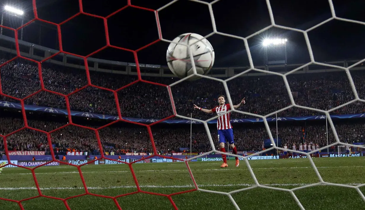 Pemain Atletico Madrid, Saul Niguez, merayakan gol penalti ke gawang PSV Eindhoven pada leg kedua babak 16 besar Liga Champions di Stadion Vicente Calderon, Madrid, Rabu (16/3/2016) dini hari WIB. (Reuters/Sergio Perez)