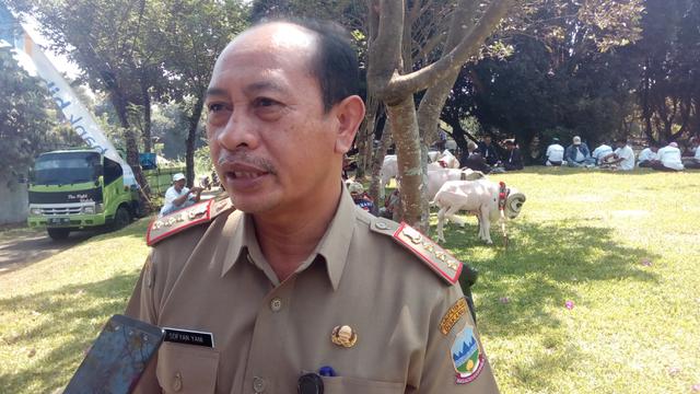 Kepala Dinas Perikanan dan Peternakan Garut Sofyan Yani, saat memberikan penjelasan di depan wartawan