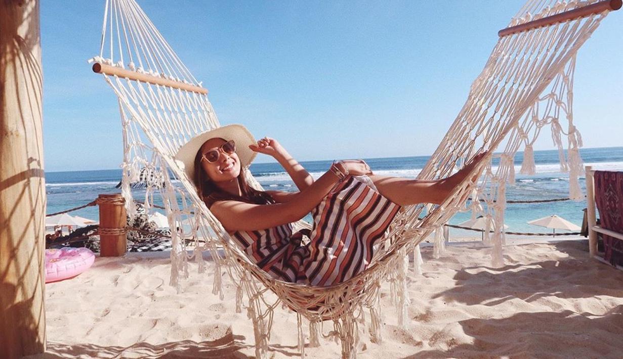 FOTO: Gaya Nasya Marcella Pakai Topi, Kian Menawan - Hot Liputan6.com