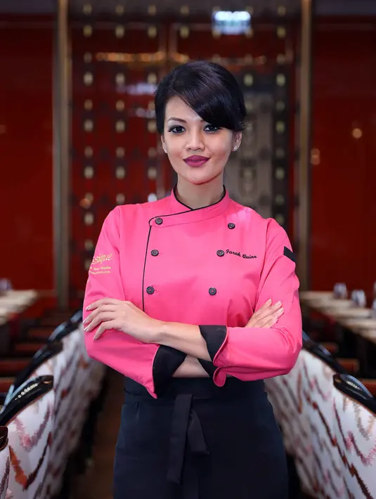 Sebagai chef, ibu satu anak itu terus berimajinasi demi menciptakan menu baru. Dengan racikan rempah-rempah yang ada di Indonesia, dan dikenalkan pada dunia intrnasional. (Nurwahyunan/Bintang.com)