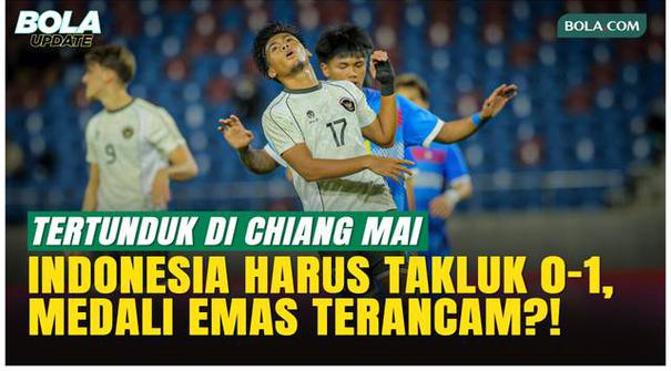 Timnas Indonesia U-22 menelan kekalahan 0-1 dari Filipina dalam laga Grup C SEA Games 2025 yang digelar di 700th Anniversary Stadium, Chiang Mai, Senin (8/12/2025). Momen raut wajah murung para pemain, bagaimana situasi di lapangan setelah peluit akh...