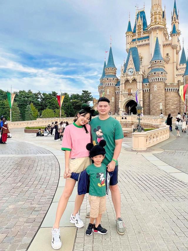 Kompak Pakai Kimono, Ini 7 Potret Liburan Chef Arnold dan Keluarga ke Jepang