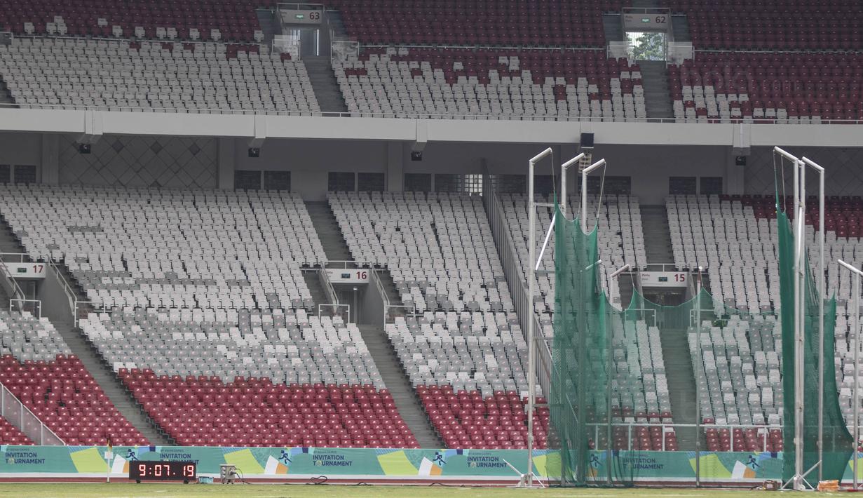 Suasana area tolak puluru sudah terpasang di Stadion Utama Gelora Bung Karno, Jakarta, Jumat (9/8/2018). Lokasi ini akan dijadikan venue dari invitation tournament cabang atletik. (Bola.com/Vitalis Yogi Trisna)