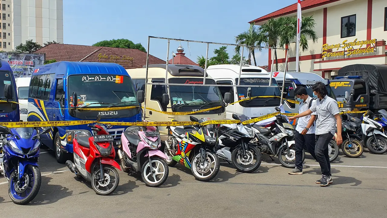 Travel Gelap