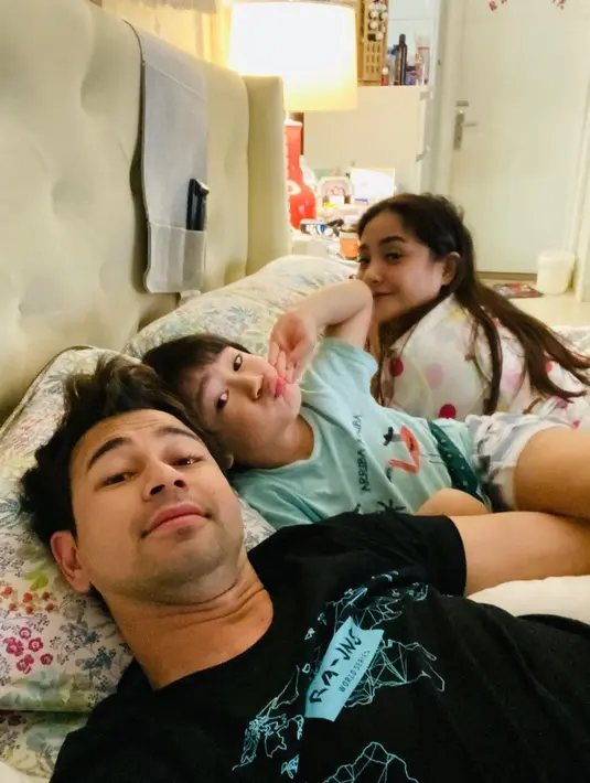 Rafathar juga menyebutkan, teman-teman papanya seperti Baim dan Billy cukup sering melakukan hal jahil terhadap dirinya. Ia merasa tidak suka dan tidak pernah melakukan itu. (Instagram/raffinagita1717)