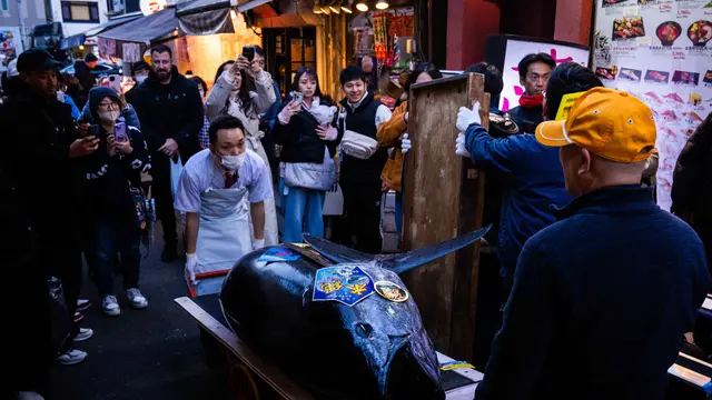 Melihat Lebih Dekat Lelang Tahunan Ikan Tuna Sirip Biru di Pasar Toyosu Tokyo