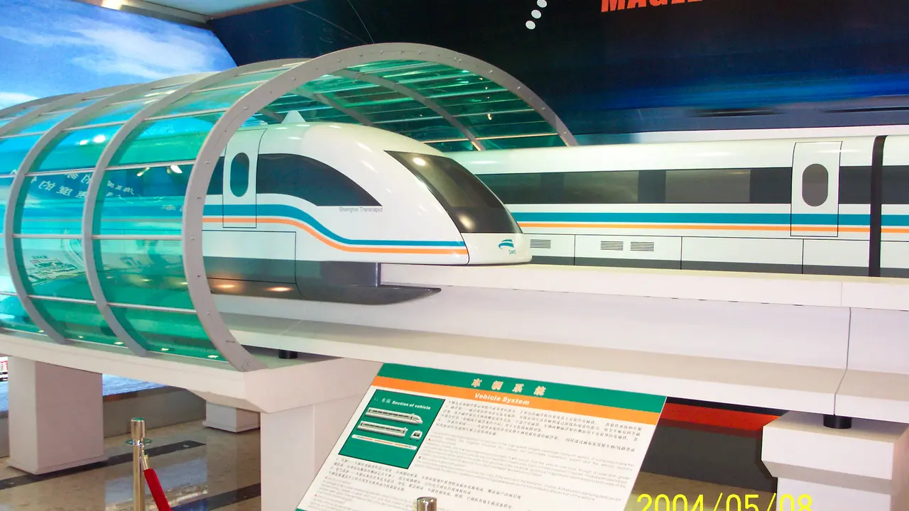 Kereta Shanghai Maglev 1