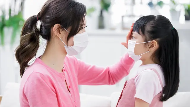 Sederet Tips Ampuh yang Bisa Dilakukan untuk Atasi Demam Si Kecil