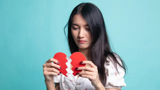 Perempuan patah hati