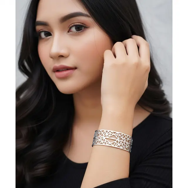 Model Gelang Perak Putih Terbaru. Foto: Gemini