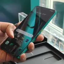 Realme GT 7 Dream Edition hasil kolaborasi dengan Aston Martin yang resmi rilis di Indonesia. (Liputan6.com/Agustinus Mario Damar)