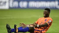 Penampilan apik bersama timnas Belanda menjadi bukti bahwa Timothy Fosu-Mensah layak mendapatkan tempat di skuat Manchester United (MU). (CHRISTOPHE SIMON / AFP)