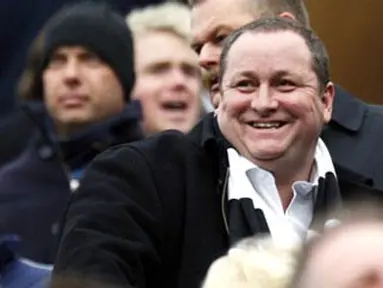 Newcastle United owner Mike Ashley takes his seat in the stands before his team took on Sunderland in their EPL football match at St James Park in Newcastle, northeast England, on February 1, 2009. AFP PHOTO/PAUL ELLIS