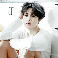 Memiliki kemiripan seperti Pangeran Eric di The Little Mermaid. Salah satu personil boy group BTS, Jimin seringkali dianggap cocok untuk memerankan sosok Pangeran Eric. (Liputan6.com/IG/bighit_exhibition)