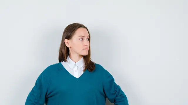 Style kemeja dengan sweater