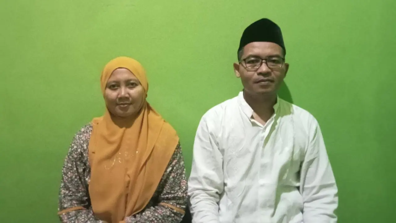 Rohmat (44) dan Ulfah (40), pasangan suami istri calon jemaah haji asal Kabupaten Blora, Jawa Tengah. (Liputan6.com/Ahmad Adirin)