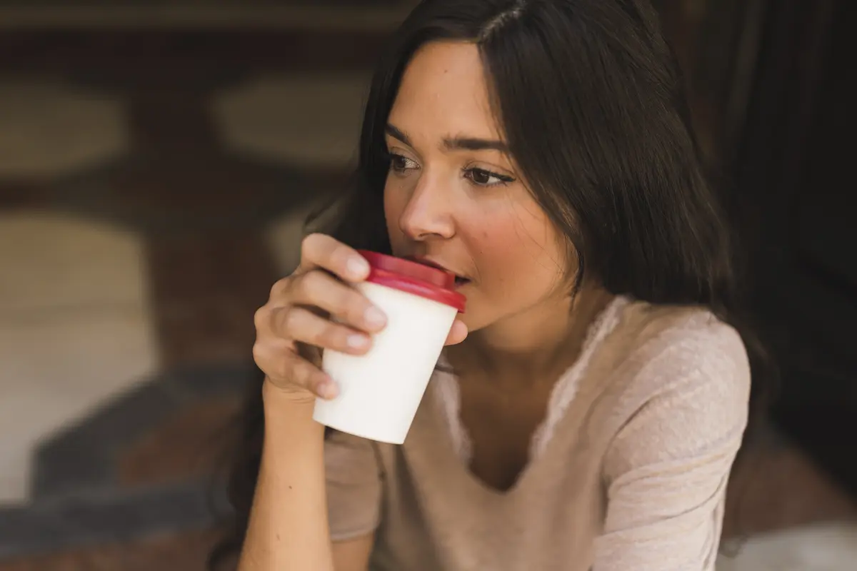 wanita oktober dijauhi banyak orang