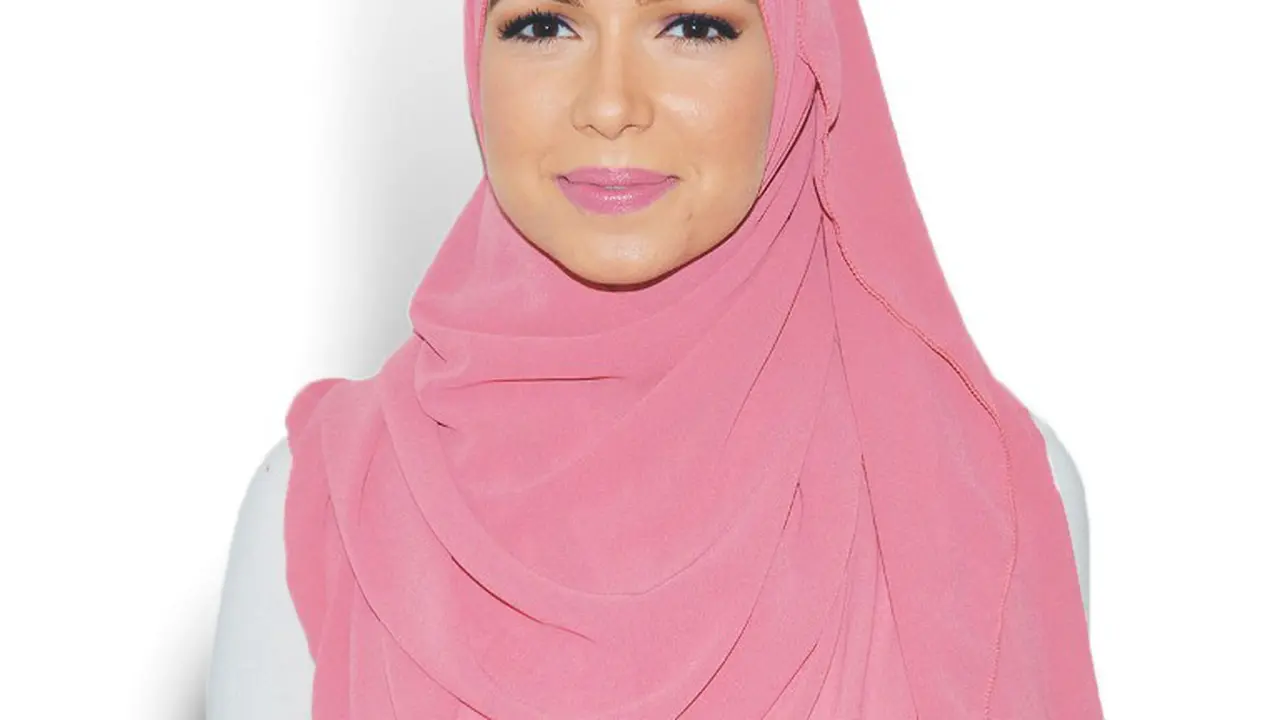 Tren Hijab: Tunjukan Keceriaanmu dengan Balutan Hijab Pink
