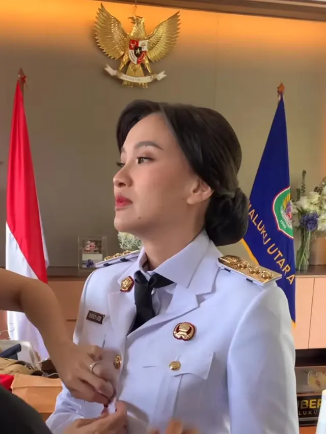 Sherly Tjoanda Gubernur Maluku Utara saat Pelantikan Kepala Daerah. [@byisabellefarradiva]