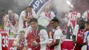 Erik ten Hag memberikan kado perpisahan manis untuk Ajax Amsterdam.
Pelatih asal Belanda itu sukses mempersembahkan gelar juara Eredivisie, kasta tertinggi Liga Belanda musim 2021-2022. (AP/Peter Dejong)