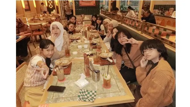6 Potret Sienna Anak Marshanda di Pemotretan Yearbook, Sekalian Rayakan Ultah